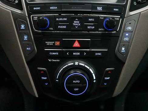 Used 2018 Hyundai Santa Fe FWD image 17