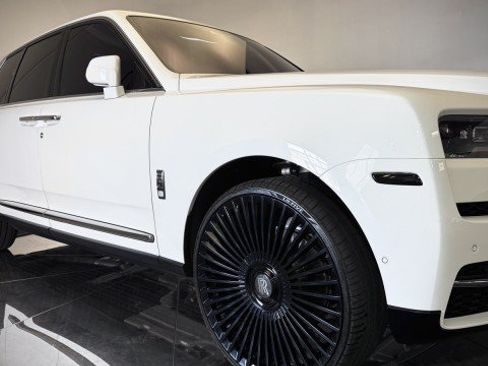 Used 2020 Rolls-Royce Cullinan AWD/4WD image 48