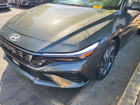 Used 2025 Hyundai Elantra Limited image 6