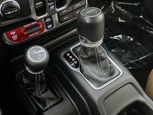 Used 2023 Jeep Gladiator Rubicon w/ LED Lighting Group image 17