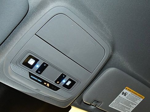 Used 2023 Ford Explorer XLT image 28