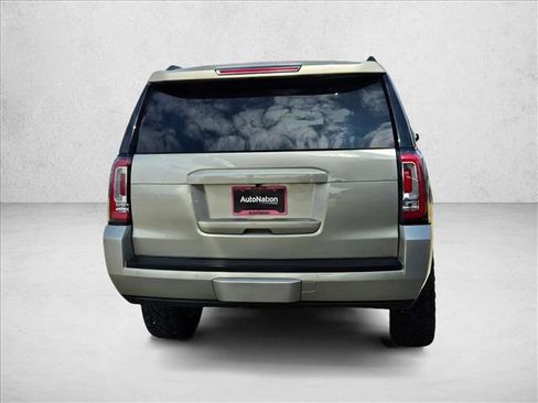 Used 2017 GMC Yukon XL SLT image 5