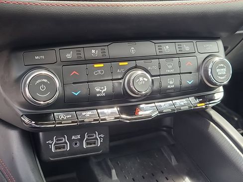 Used 2025 Dodge Durango GT AWD/4WD image 29