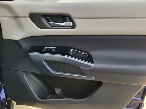 Certified 2025 Nissan Pathfinder SL w/ SL Premium Package image 13