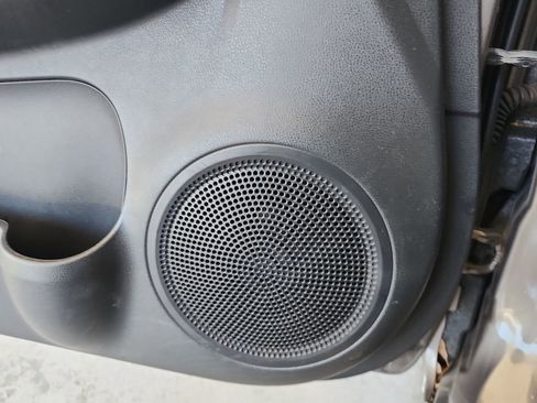 Used 2015 Nissan Versa SV w/ SV Tech Package image 26