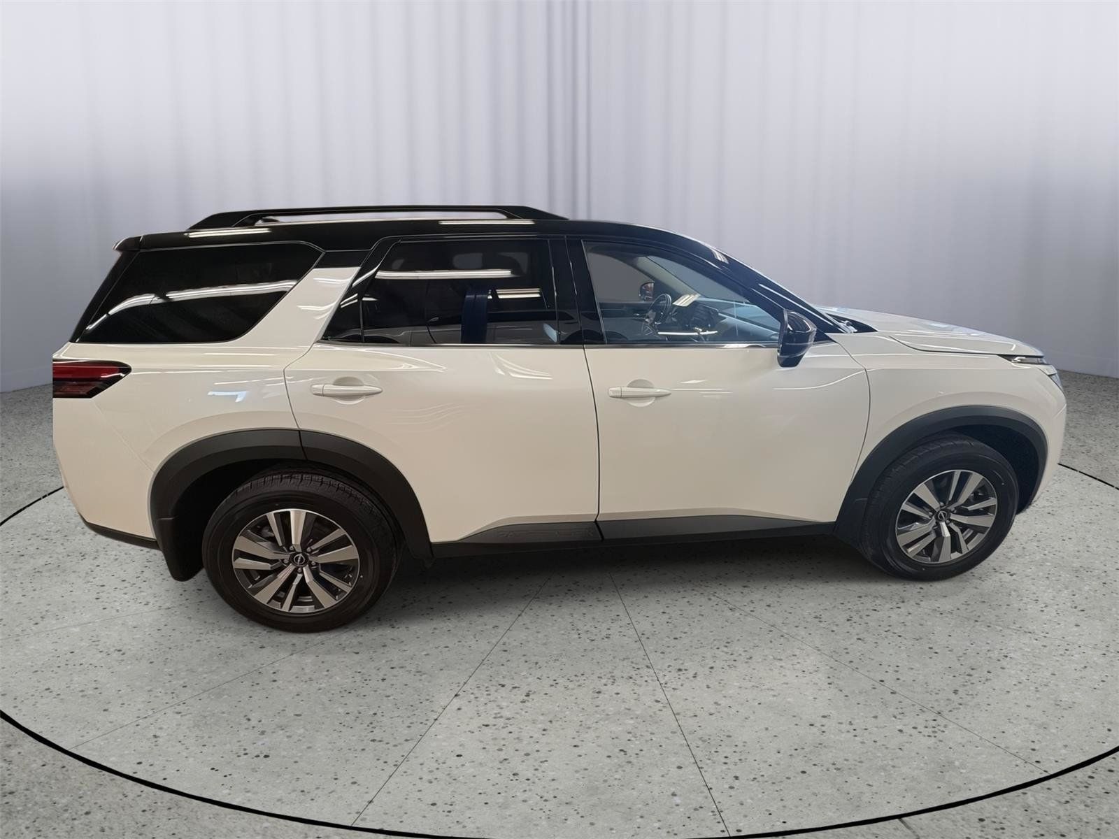 Used 2024 Nissan Pathfinder SL AWD/4WD image 7