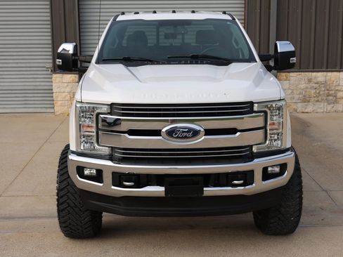 Used 2017 Ford F250 Lariat w/ Chrome Package image 10