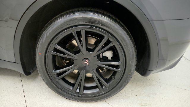 Used 2024 Tesla Model Y 2WD image 77