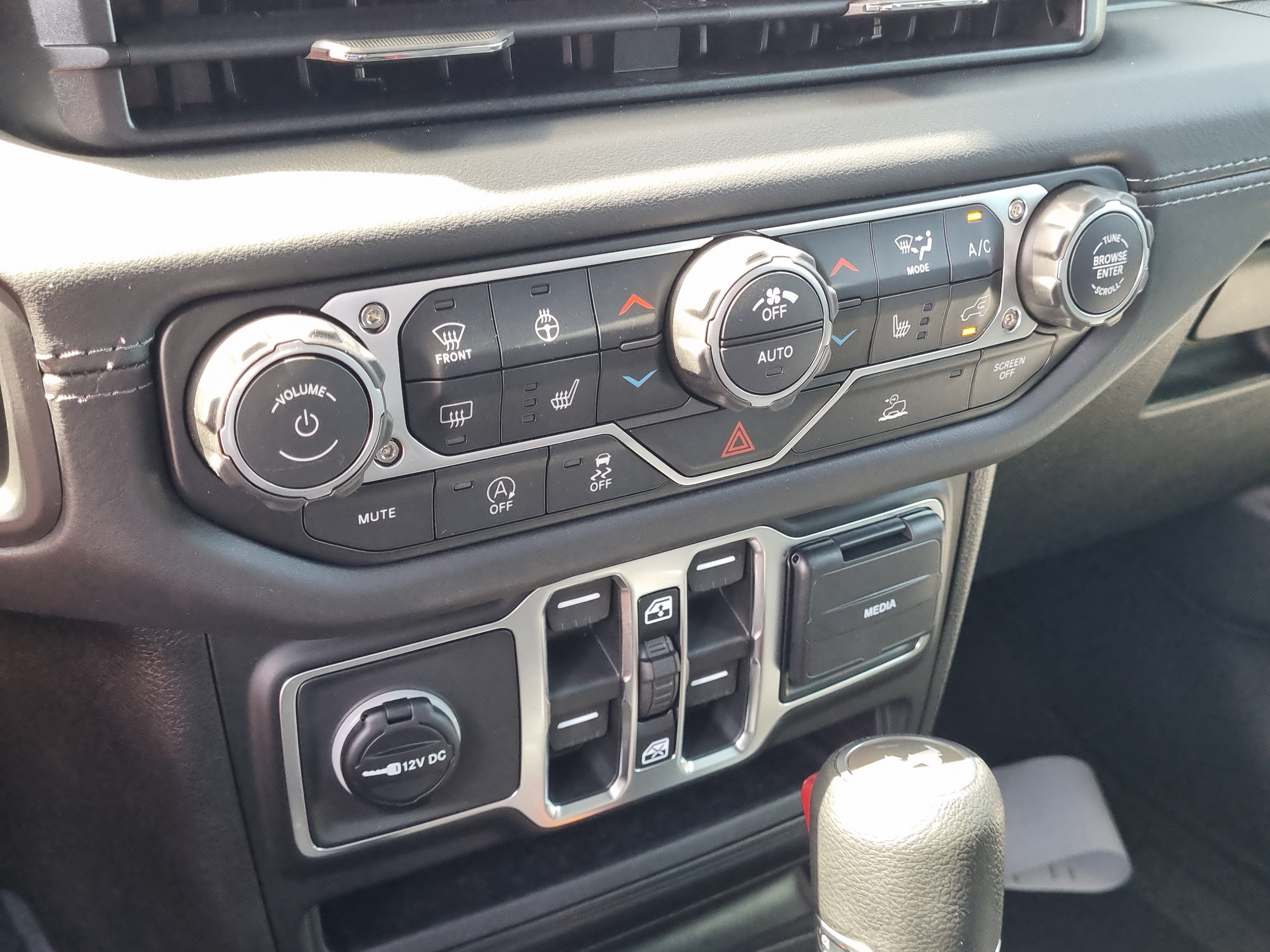 New 2026 Jeep Wrangler Unlimited Sahara AWD/4WD image 29