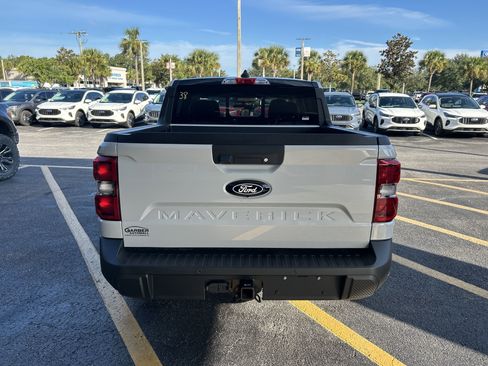 New 2025 Ford Maverick Lariat w/ Black Appearance Package image 6