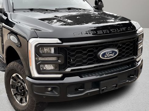 Used 2023 Ford F250 Lariat w/ Tremor Off-Road Package AWD/4WD image 27