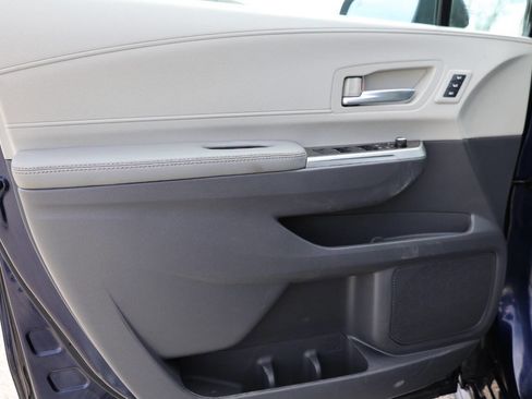 Used 2023 Toyota Sienna Limited AWD/4WD image 12