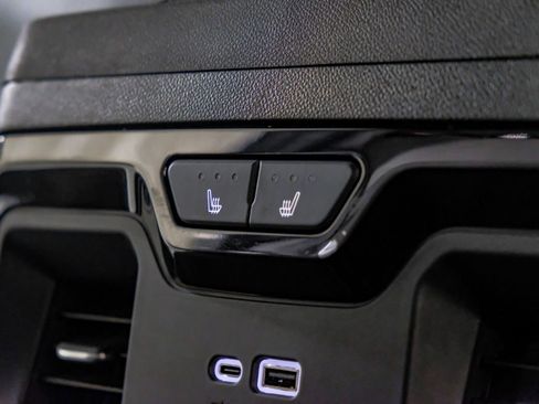 Used 2025 Chevrolet Silverado 2500 ZR2 w/ Technology Package image 32