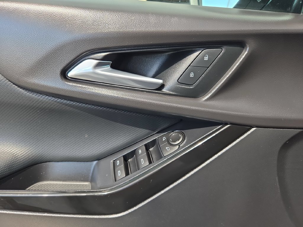 Used 2026 Chevrolet Equinox LT FWD image 12