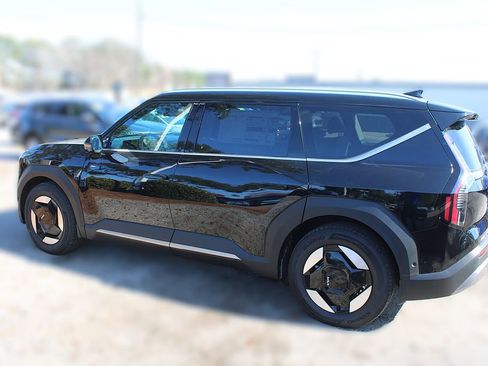 New 2026 Kia EV9 Wind image 15