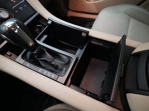 Used 2016 Ford Taurus SEL w/ Equipment Group 201A image 16