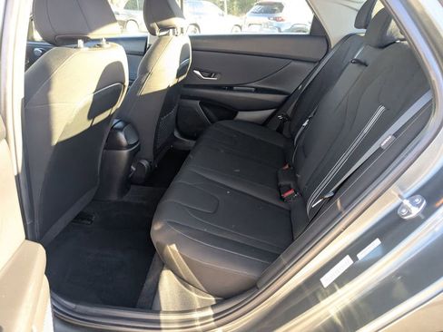 Used 2025 Hyundai Elantra SEL image 24