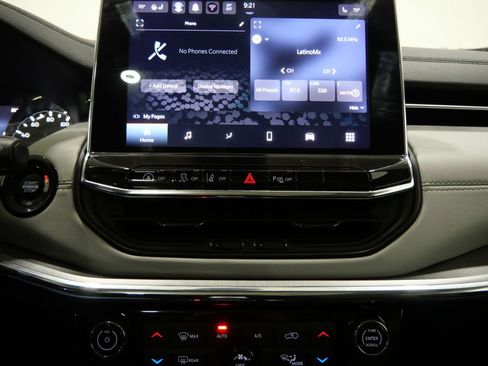 Used 2022 Jeep Compass Limited w/ Sun and Sound Group image 21