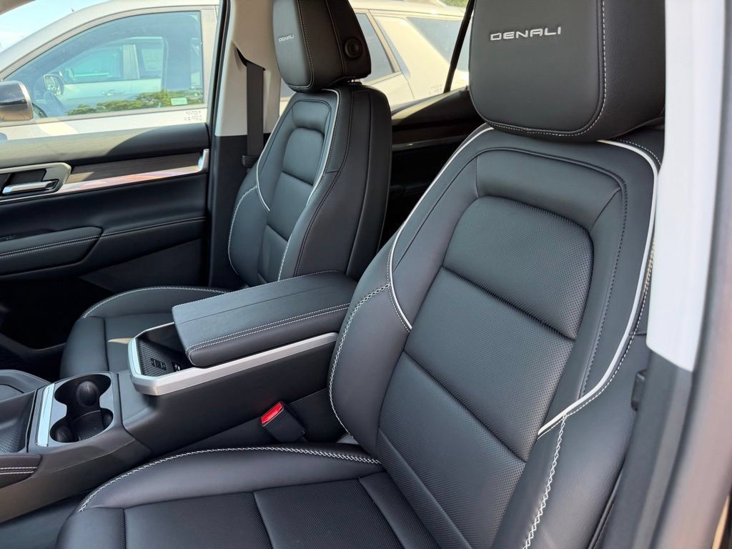 New 2027 GMC Terrain Denali w/ LPO, Floor Liner Package AWD/4WD image 15