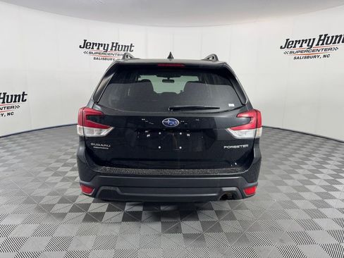Used 2022 Subaru Forester Premium AWD/4WD image 6