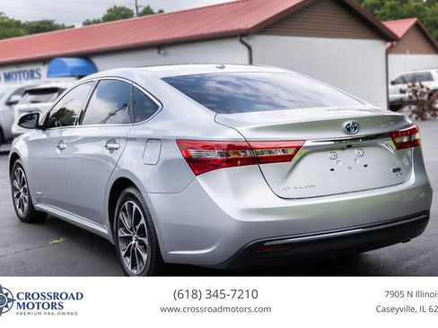 Used 2018 Toyota Avalon XLE Premium FWD image 3