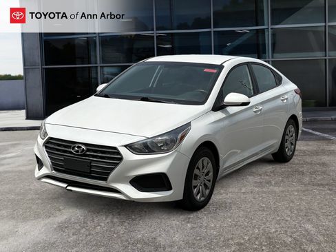 Used 2018 Hyundai Accent SE FWD image 2