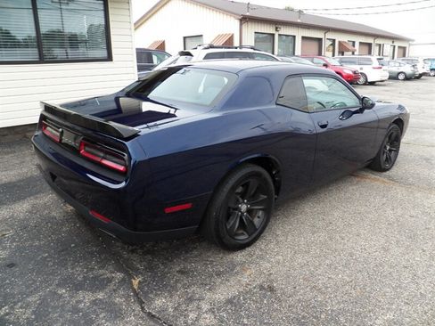 Used 2016 Dodge Challenger SXT RWD image 2