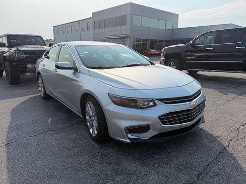 Used 2018 Chevrolet Malibu Premier FWD image 2