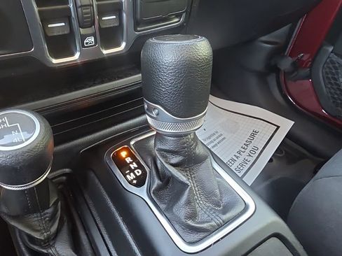 Used 2022 Jeep Gladiator Sport AWD/4WD image 29
