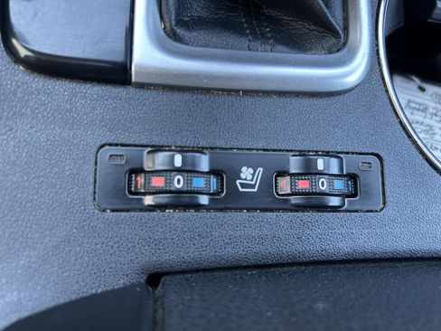 Used 2017 Toyota Highlander Limited AWD/4WD image 22