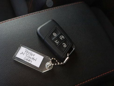 Used 2024 Volkswagen Tiguan Wolfsburg Edition image 32