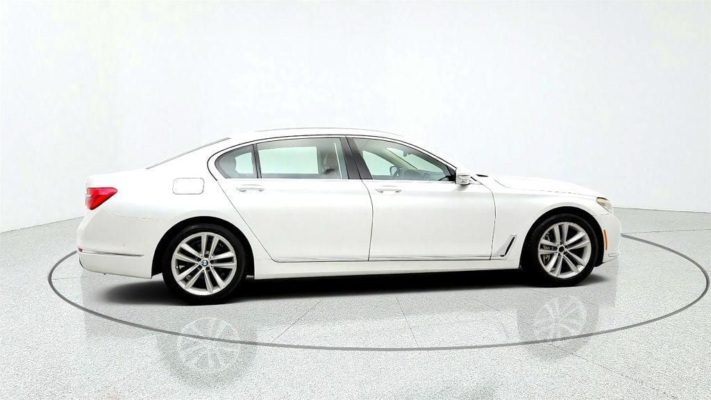 Used 2016 BMW 750i xDrive AWD/4WD image 4