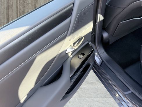 Used 2025 Lexus ES 300h F Sport image 61