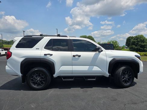 Used 2025 Toyota 4Runner SR5 AWD/4WD image 16