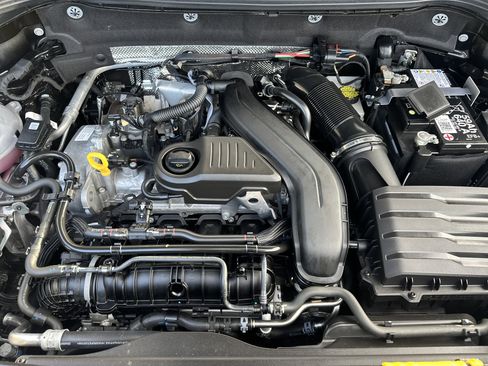 Used 2025 Volkswagen Taos S image 10