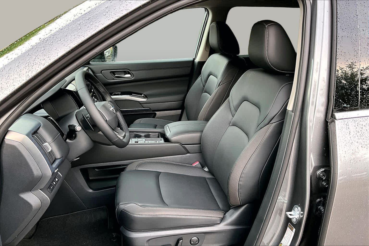 New 2026 Nissan Pathfinder SL FWD image 9