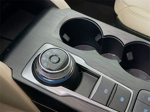 Used 2022 Ford Escape Titanium w/ Class II Trailer Tow Package image 18