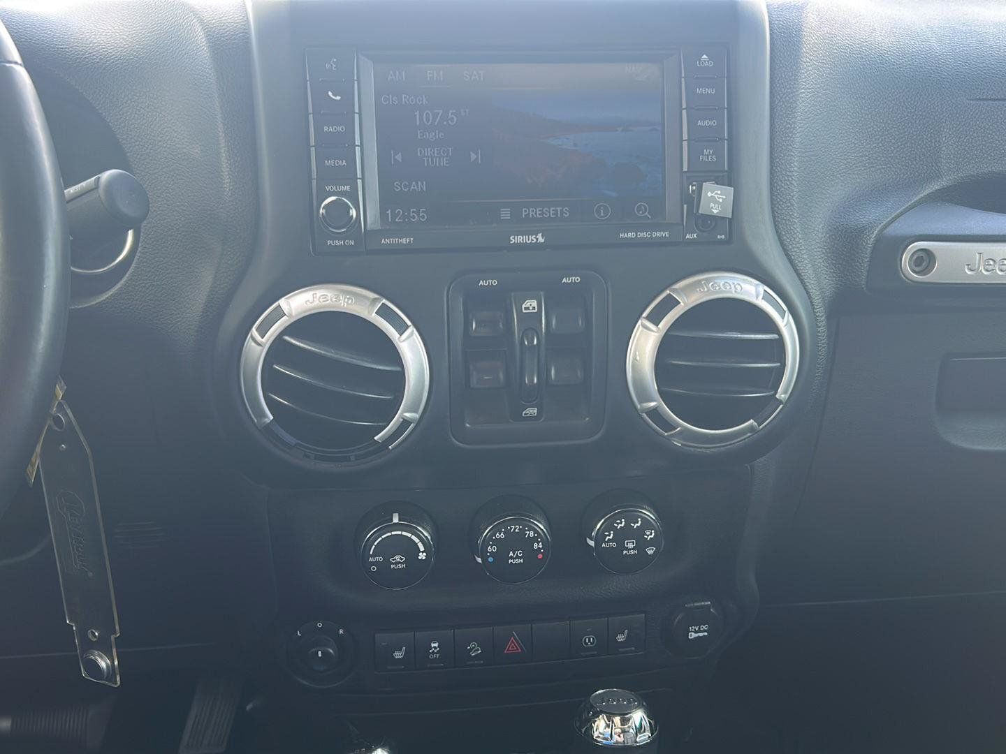 Used 2017 Jeep Wrangler Unlimited Sahara w/ Max Tow Package AWD/4WD image 9