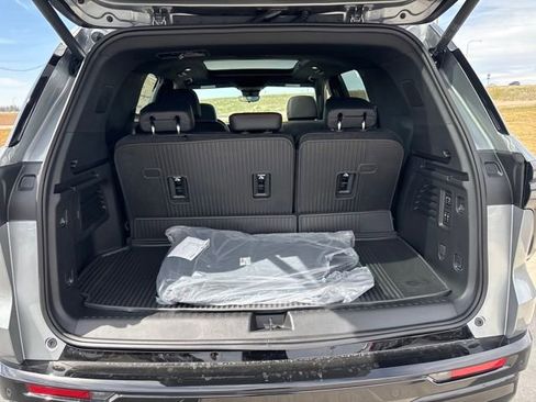 New 2026 Chevrolet Traverse RS w/ LPO, Floor Liner Package image 27