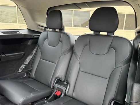 Used 2021 Volvo XC90 T6 Momentum w/ Protection Package Premier image 38