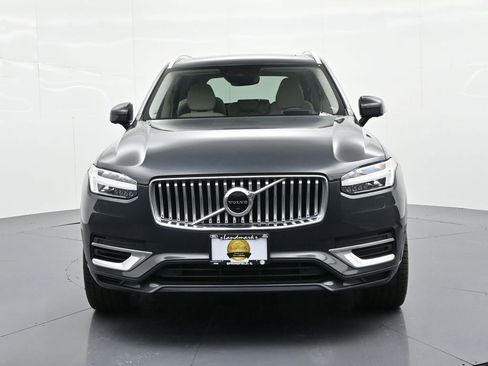 Used 2022 Volvo XC90 T8 Inscription w/ Lounge Package AWD/4WD image 2