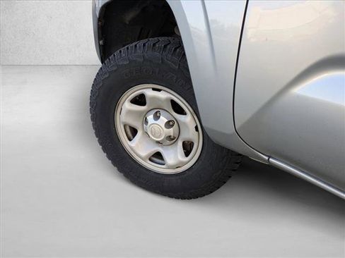 Used 2017 Toyota Tacoma SR image 10
