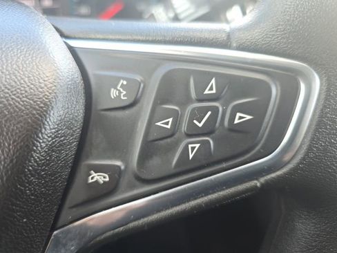 Used 2018 Chevrolet Equinox LT FWD image 19