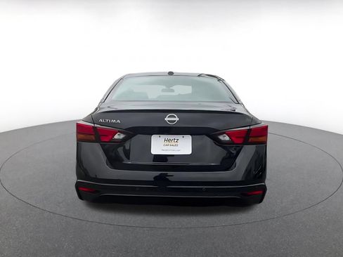 Used 2025 Nissan Altima 2.5 SV FWD image 14