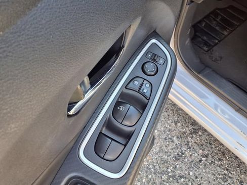Used 2025 Nissan Versa SR w/ Trunk Package FWD image 15