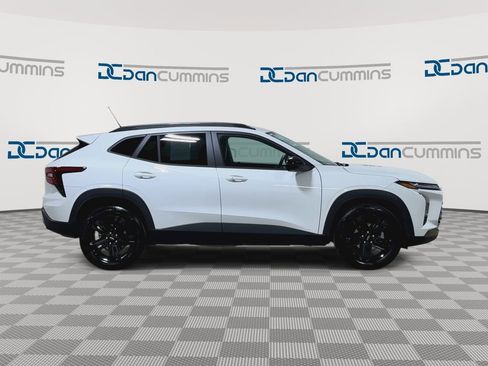 Certified 2026 Chevrolet Trax ACTIV w/ Sunroof Package FWD image 2