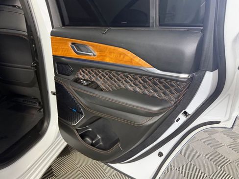 Used 2024 Jeep Grand Cherokee Summit image 32