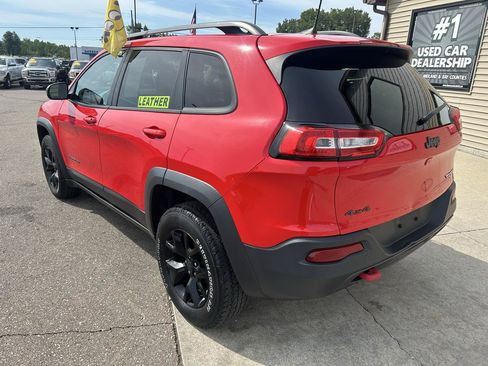 Used 2017 Jeep Cherokee Trailhawk AWD/4WD image 7