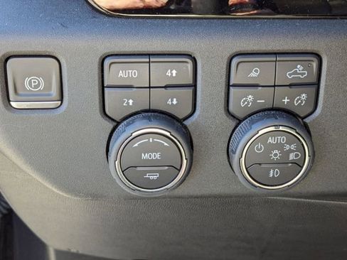 Used 2022 Chevrolet Silverado 1500 High Country w/ High Country Premium Package image 16