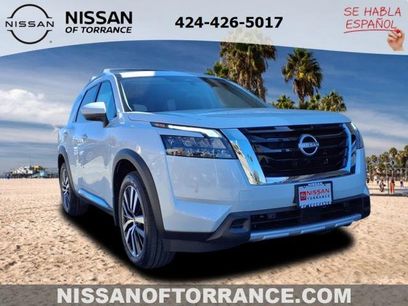 New 2025 Nissan Pathfinder Platinum w/ Cargo Package